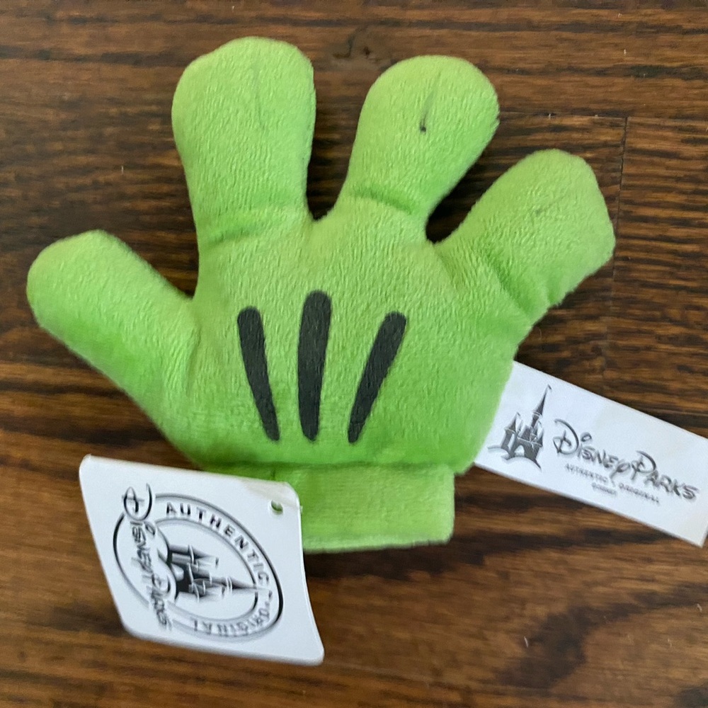 New Disney Parks‎ Mickey Mouse 4" Glove
Green Plush Magnet